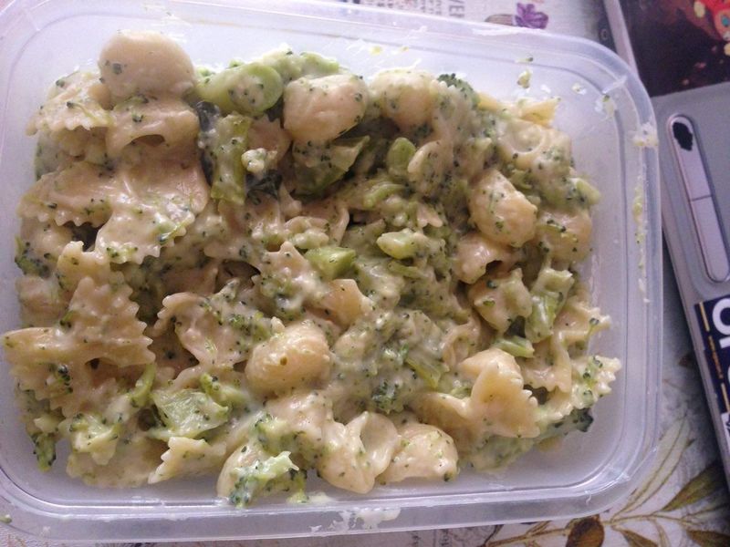 File:Pasta-broccoli-besciamella-aglio.jpg